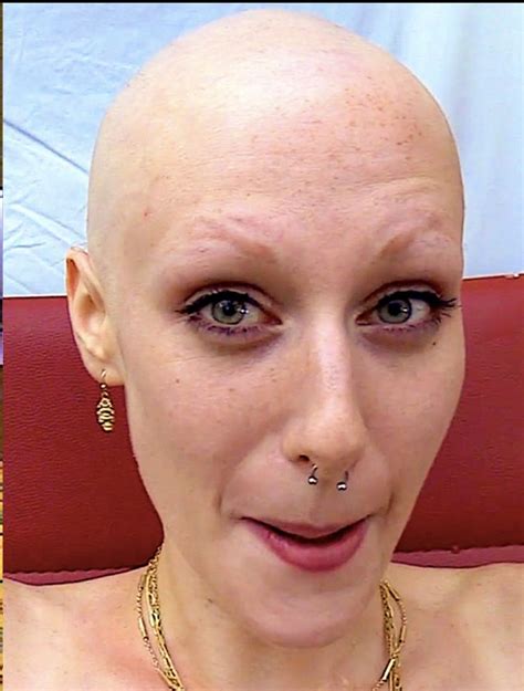 Bald MILF pussy : r/Beautifulbaldpussy